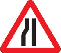 Road narrows left side class RA1 600mm tri