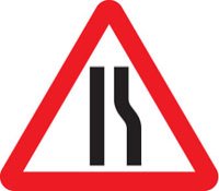 Road narrows right fold up 750mm triangle sign